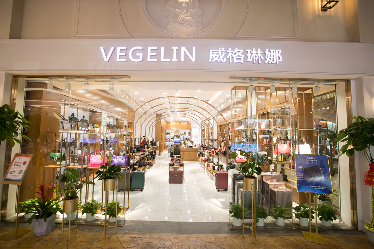 袋鼠皮具高橋店裝修設計效果圖_長沙高橋皮具城裝修_箱包店面裝修案例_長沙裝修公司_永祺商業(yè)裝飾