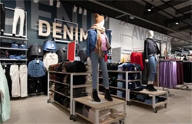 服裝店布置3.png
